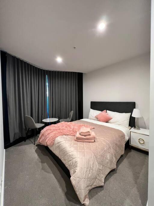Comfy 2 Bed Apartment In The Heart Of Melbourne Exterior photo